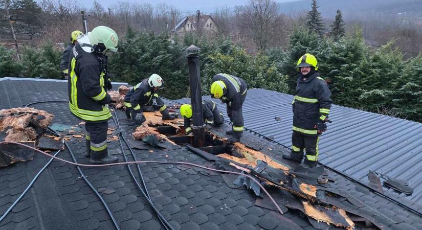 Csúnya kéménytűzhöz riasztották a tűzoltókat