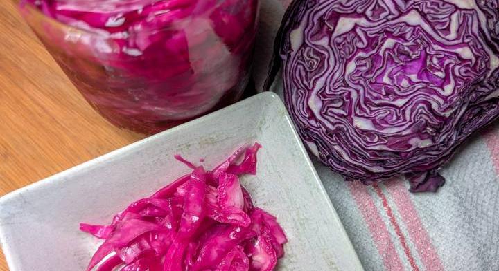 Ropogós, villámgyors házi savanyúság: kétféle káposztából készül