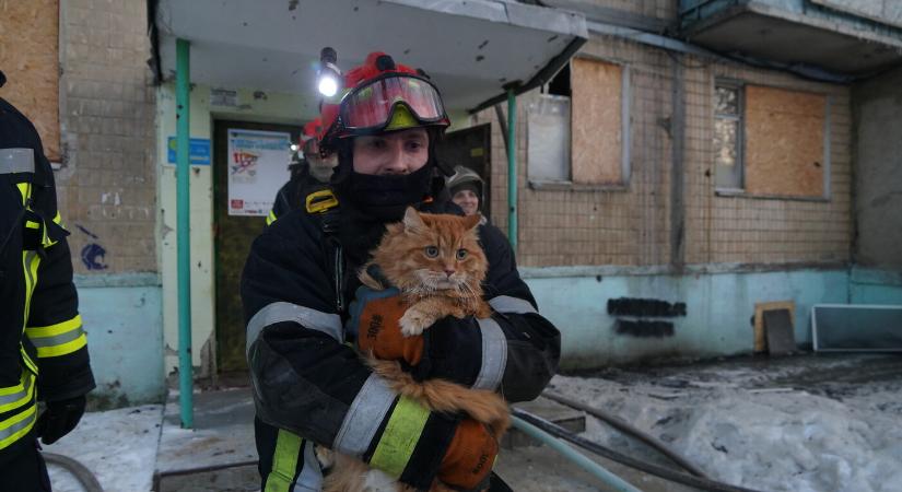 A kelet-ukrajnai Nova Kahovkában kétnapos gyászt hirdettek az ukrán erők előző napi támadásának halottaiért