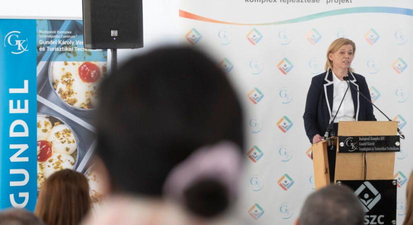 Hamarosan megérkezik első megemelt bér a szakképzésben dolgozó oktatók számára