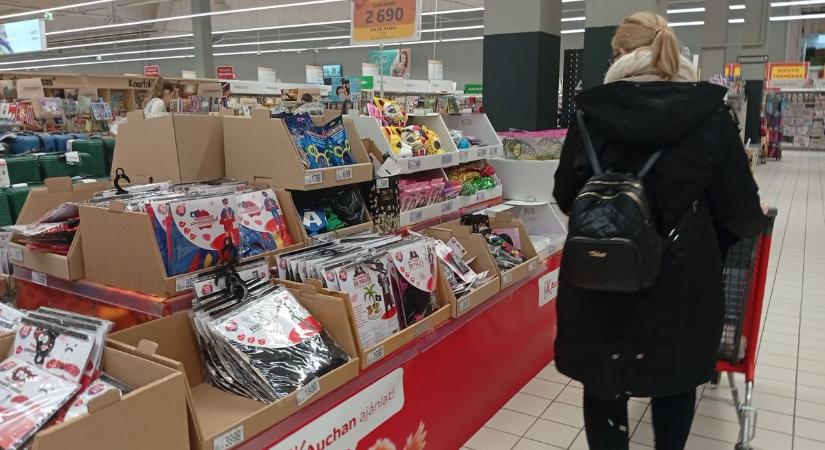 Itt a farsang az Auchannál: jelmezek és kiegészítők minden mennyiségben!