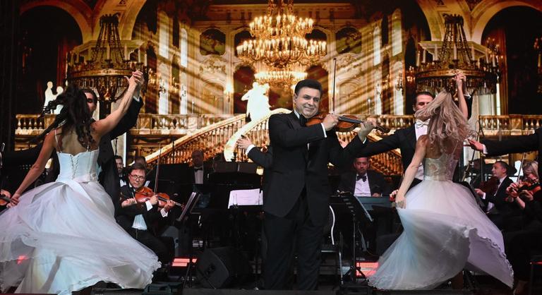 Példaértékű társadalmi és művészeti sikerrel zárult Mága Zoltán országos újévi koncertsorozata