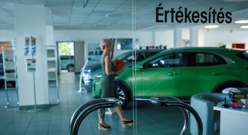 A piros Ladától a „kolbászzsír-metálig" – ezek ma a legdivatosabb autószínek