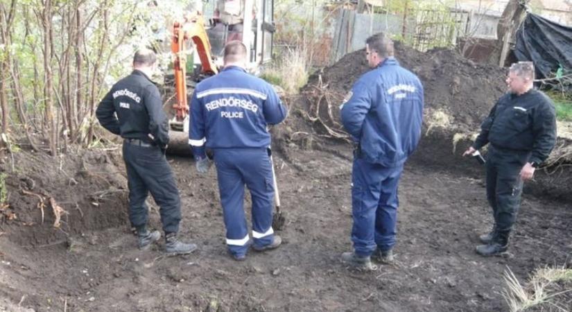 16 év várakozás után jött a hidegzuhany: felmentették fia feltételezett gyilkosait