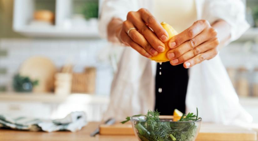 A nagymamák szépségreceptje hódít a TikTokon: ez a 2 konyhai alapanyag ragyogó bőrt ígér egyetlen éjszaka alatt