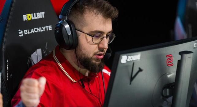 Fabula Krakkóból: A kisegér, aki legyőzte a csúf sólymot