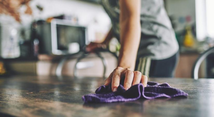 Kórházba vitték a debreceni asszonyt, 12 milliót nyúlt le a bejárónője