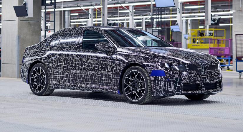 Hajszálra a sorozatgyártástól a magyar BMW testvére