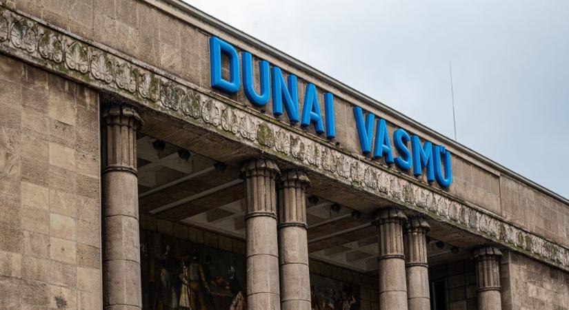 Lázár János: befektetőkkel tárgyalunk a Dunaferről, de addig is újabb 5 milliárdos mentőövetet kaphat a cég