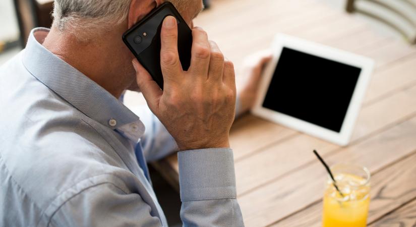 Újra támadnak a telefonos csalók – rendőrségi figyelmeztetés Dorog környékén