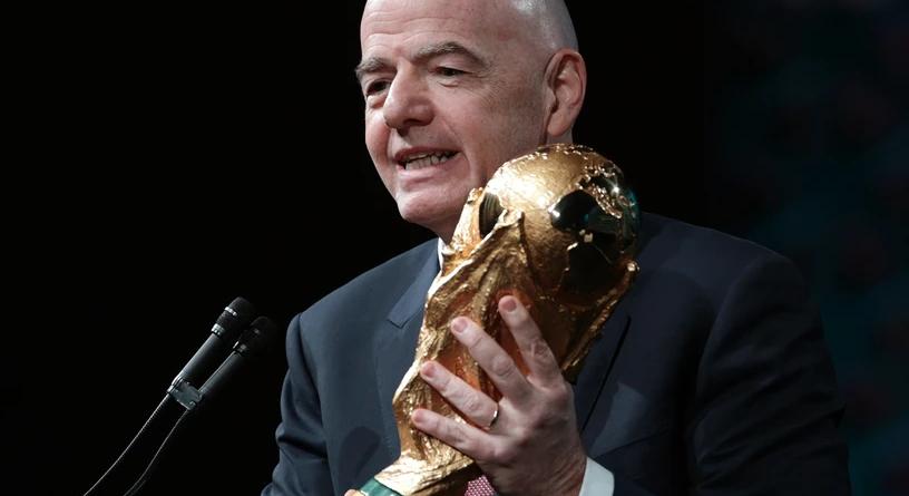 A FIFA elnöke pályára engedné az oroszokat