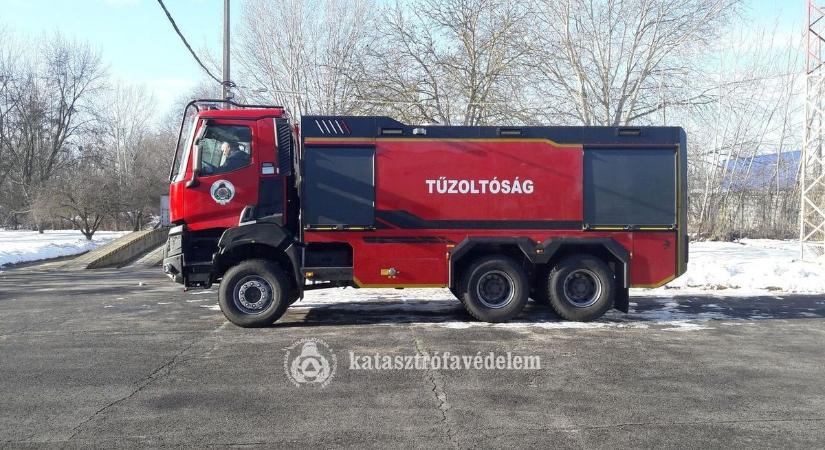 Vízszállító járműveket szerezhet be a katasztrófavédelem