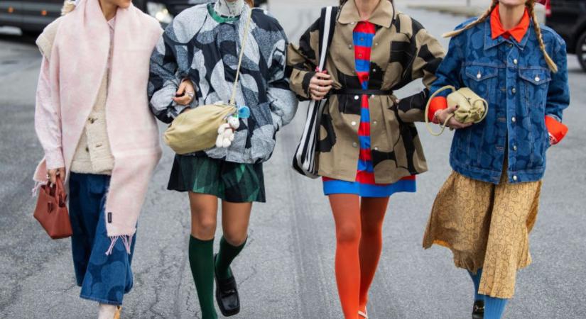 Pont erre van szükségünk ebben a szürkeségben: a színes harisnyák reneszánsza