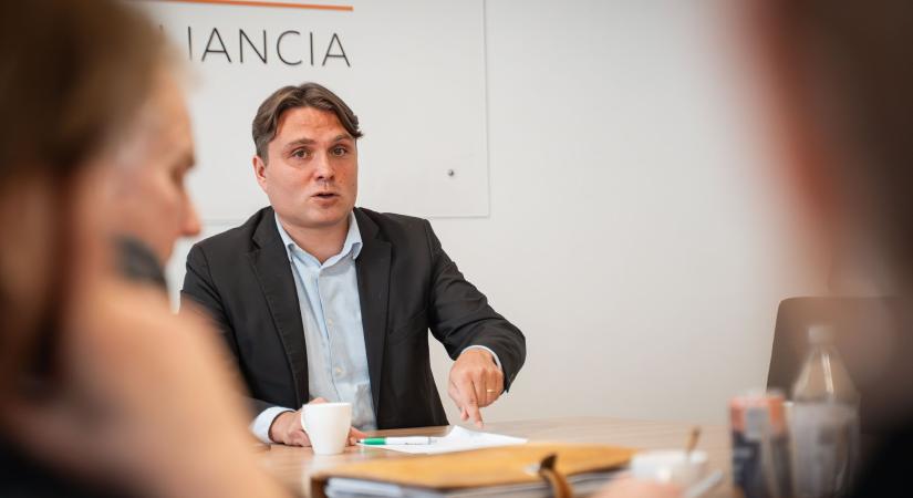 Szlovákiai pártelnök vagy magyarországi választó? Gubík László határhelyzete