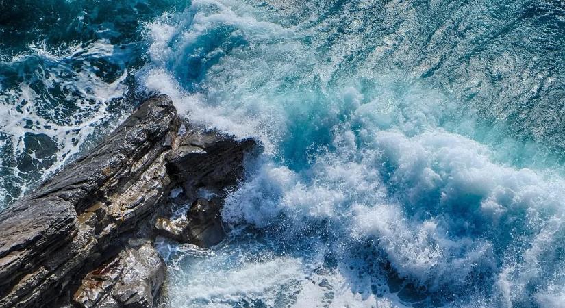 Nem minden hős visel köpenyt: órákig úszott a 13 éves fiú, hogy megmentse a családját