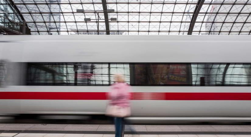 Egy jegy nélküli utas agyonvert egy kalauzt Németországban