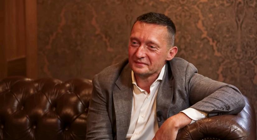 A Pandúr Magazinban és a pcguru-n is hirdette a kormány a „Tisza-adóról” szóló nemzeti konzultációt