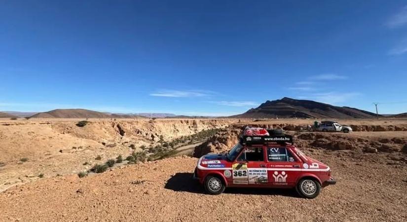 Már Mauritániában száguld a magyar csapat a kis Zastava kocsival - Galéria