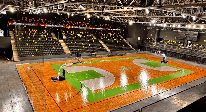 Visszatérnek a csapatok: elkészült a Sepsi Aréna új játéktér-burkolata