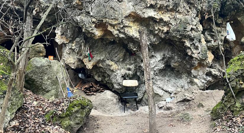 30 évig barlangban élt László, most végre lakásba költözhet