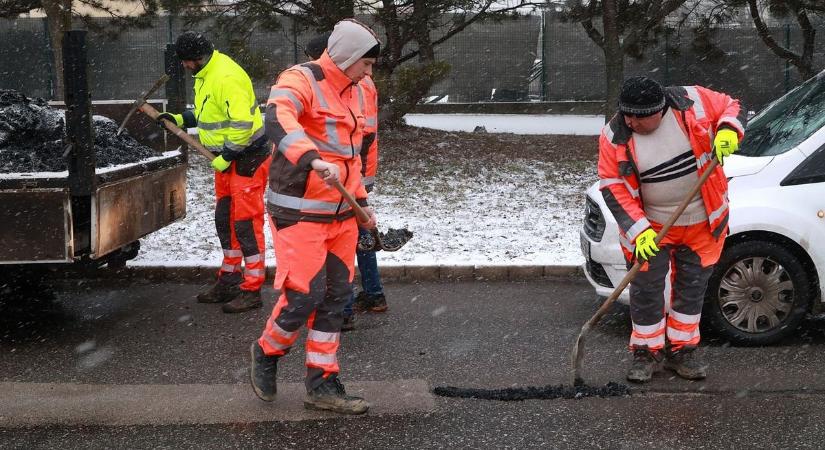 Megkezdődött a keréktörő kátyúk kijavítása Veszprémben, mutatjuk az érintett utcákat