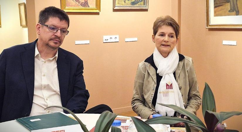 Így alakul át a kávézó: kvízestek és szerelemsarok süteménymajszolás mellett (galéria)