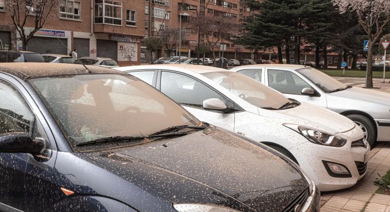 Saras eső hull az égből, elérte Magyarországot a szaharai por