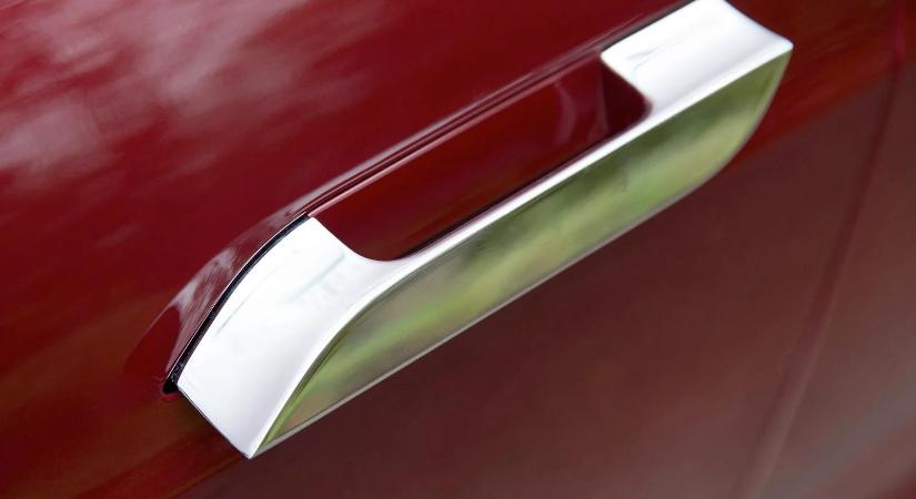 Szigorúan szabályozták az autók kilincseit a kínai hatóságok