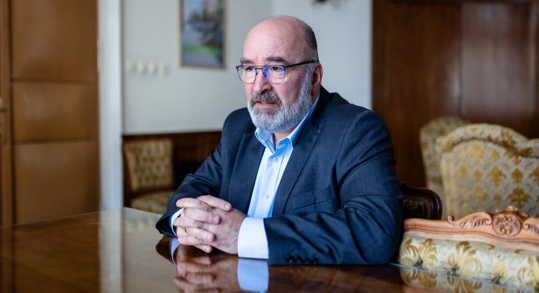 Áll a bál Budapesten, újra megakadt az elmúlt harminc év legnagyobb oktatási beruházása