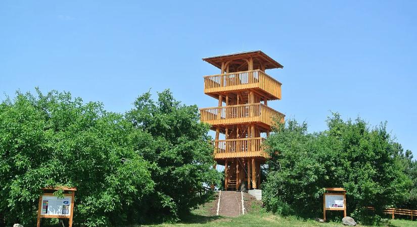 Lebontják a Balaton egyik legszebb kilátóját