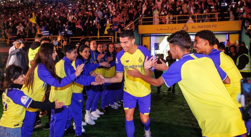 Nem elég a napi kétszázmillió forintos fizetés a világ legjobban kereső sportolójának, ő adhatja a kegyelemdöfést a szaúdi arany kártyavárnak