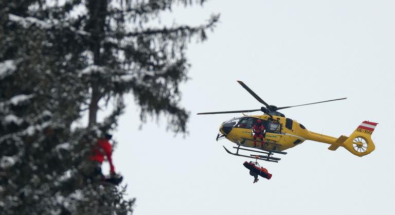 Nagyot bukott az olimpia első hivatalos edzésén az alpesisíző, mentőhelikopterrel szállították kórházba