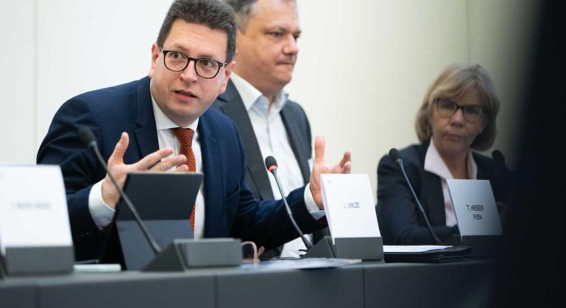 Amerikai kritika, romániai kérdőjelek: Vincze Loránt árnyalja az EB-t ért tengerentúli vádakat