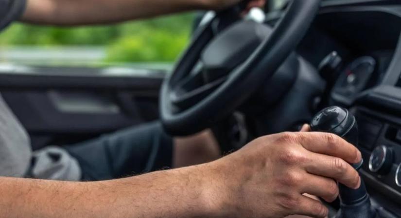 Dráma Sülysápon: kisgyermekkel együtt lopott el egy autót a tolvaj