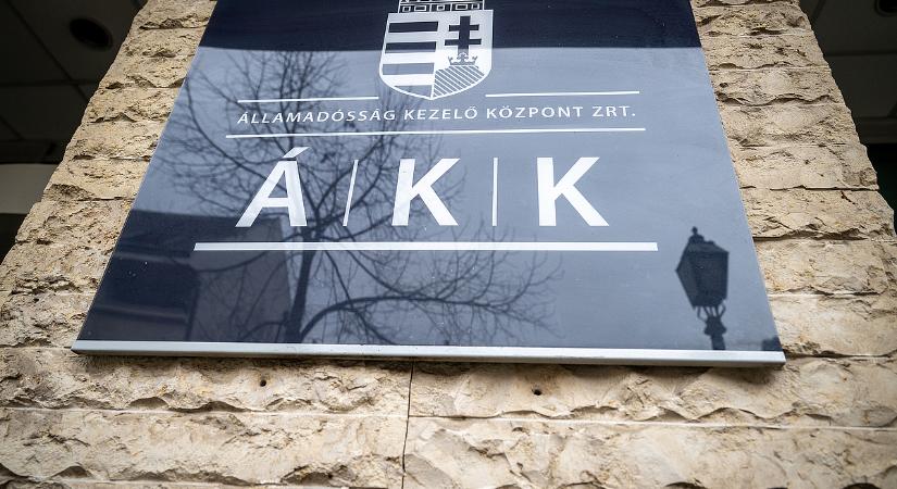 Történelmi összegbe került tavaly a magyar államadósság, 4000 milliárd forint ment el