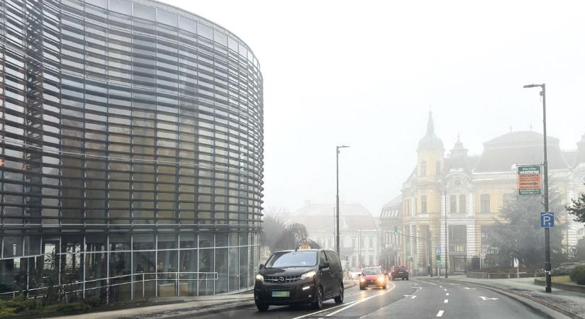 Nem nyugszik az időjárás: széllel, esővel és komor éggel érkezik a következő nap