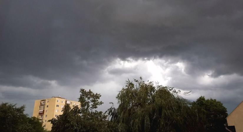 A szakadó hó és az ónos eső után itt az újabb csapás: már becélozta Hevest, és nagyon közelít…