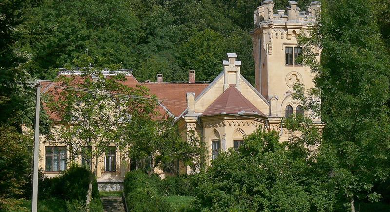 Árulják a körösgégényi Zichy-vadászkastélyt