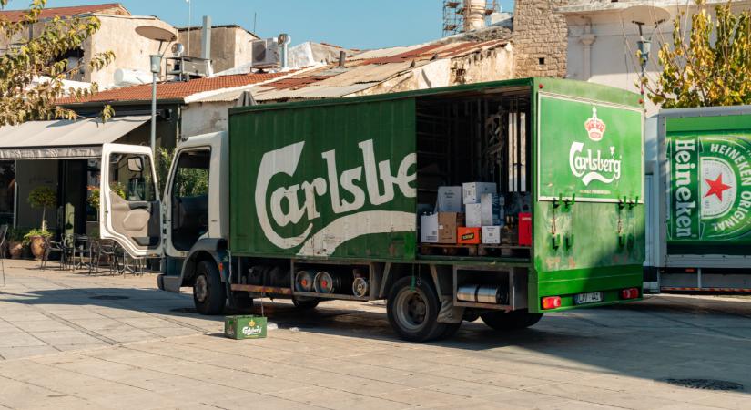 Tarolt a híres sörgyártó: nem semmi bevételre tett szert