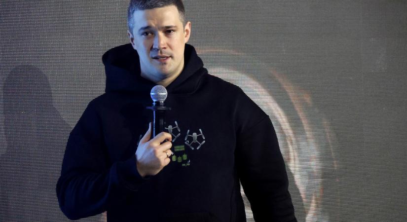 Egyenruha helyett kapucnis pulóvert hord és a technológiára alapozna mindent – fiatal startupper védelmi miniszterrel erősít Ukrajna