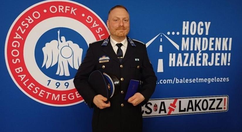 Példakép a gyerekeknek: szegedi rendőr vehette át az év iskolarendőre díjat