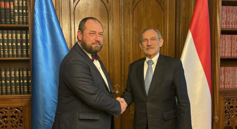 A budapesti ukrán nagykövettel, Fegyir Sándorral tárgyalt Pintér Sándor