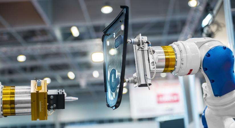 Egyműszakos működésre áll vissza a Mercedes magyarországi szupergyára