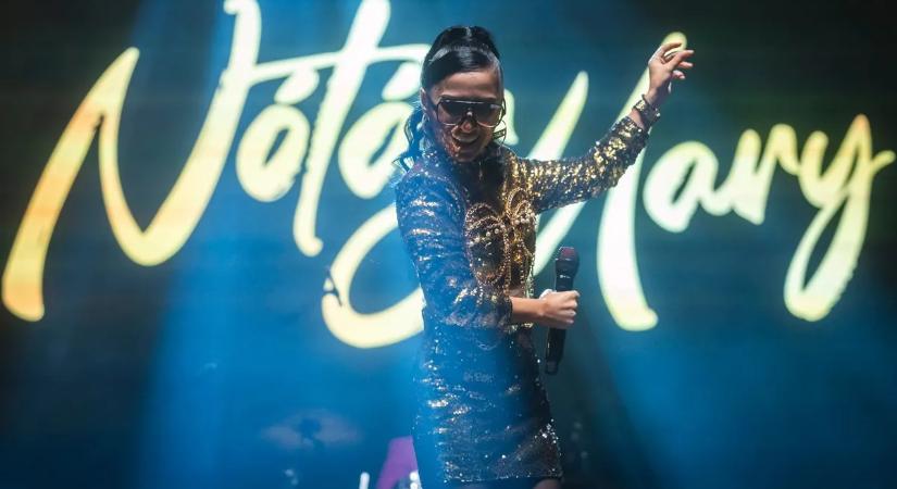 Nótár Mary összepakolt, és mindent hátrahagyva elhagyta az országot