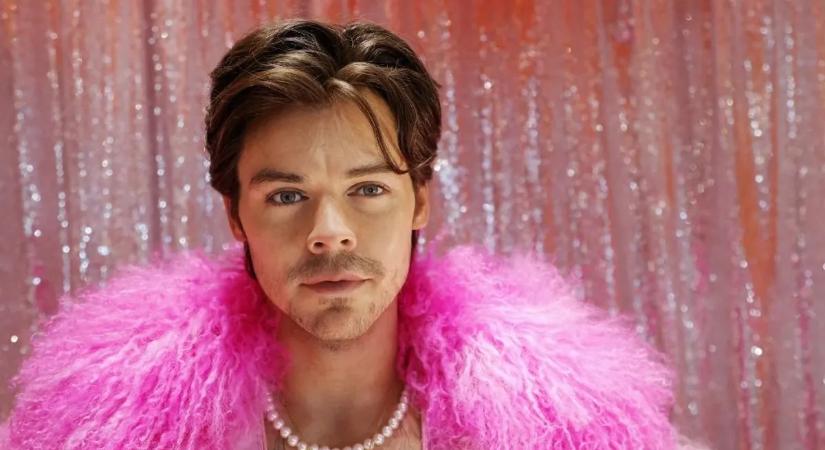 Harry Styles ismét ledobta a bombát: már nem csak zenével sokkolja rajongóit