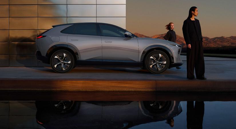 Sosem jött még ennyi új autó Magyarországra