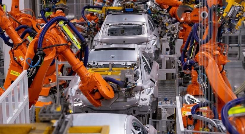 A BMW és a Mercedes visszavág: Magyarországon lehet a német–kínai autóipari háború frontvonala