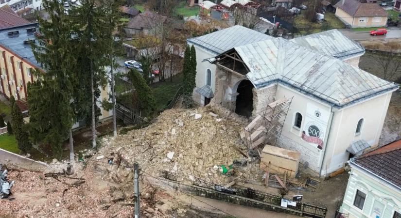 Büntetőeljárás indult a szilágycsehi templomtorony leomlása miatt