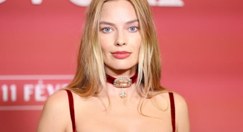 Margot Robbie fekete ruhája maga az álom: ez a legszebb darab, amit valaha viselt a színésznő