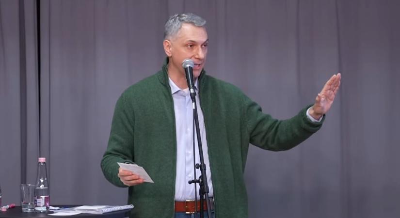 A rendőrség cáfolja Lázárt: Nem történt rendőri intézkedés a miniszter gyöngyösi fórumán